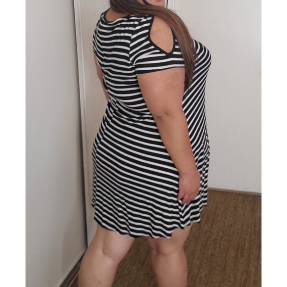 Black and white striped dress - Picture 3 of 3